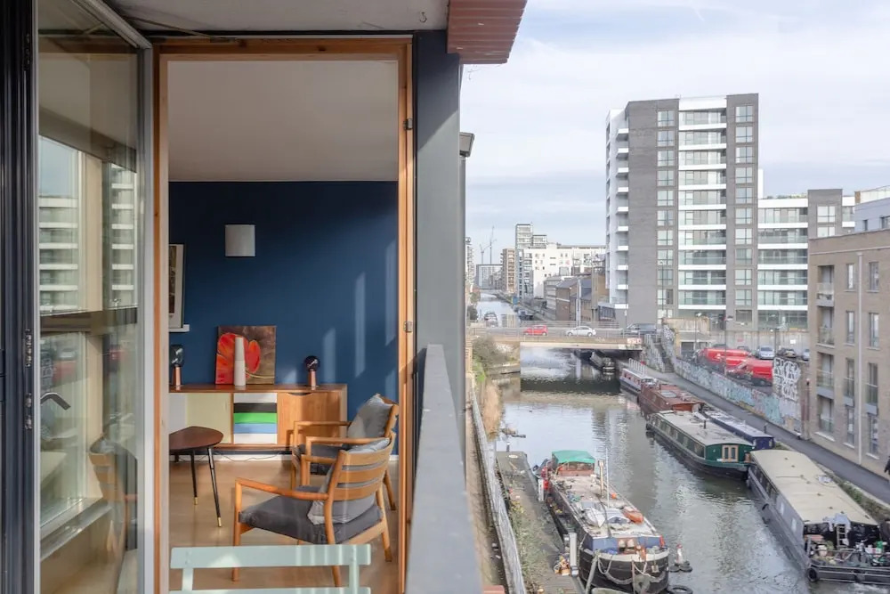 Spacious 2 Bedroom Canal Side Apartment with Balcony