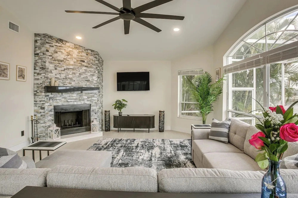Direct Gulf Access Oasis w/ Hot Tub w/ Pool Table