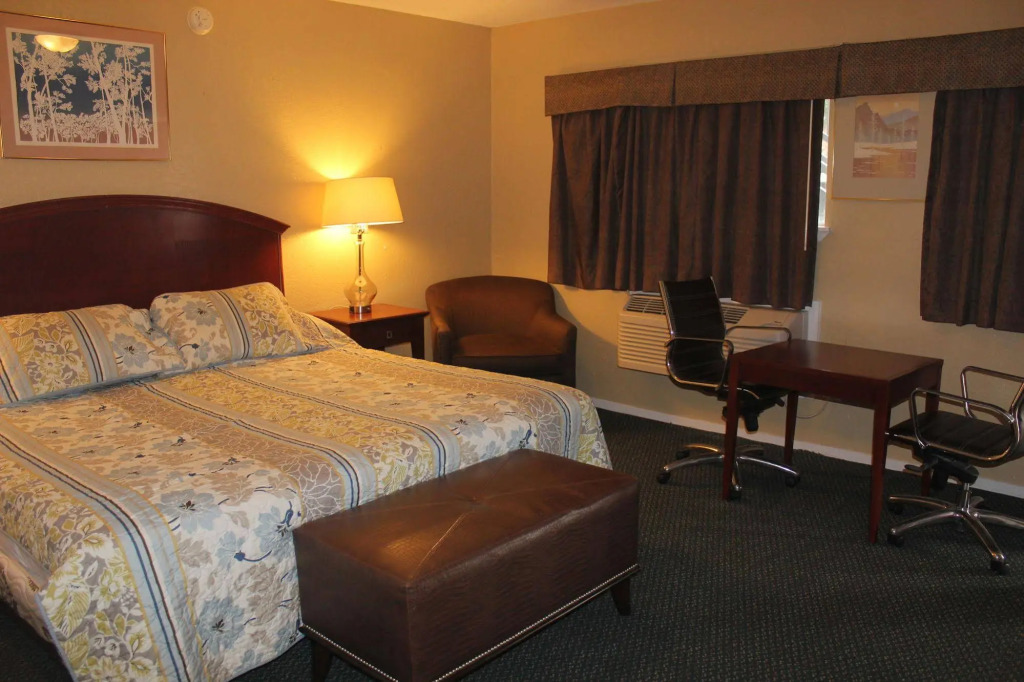 Ranch House Inn & Suites
