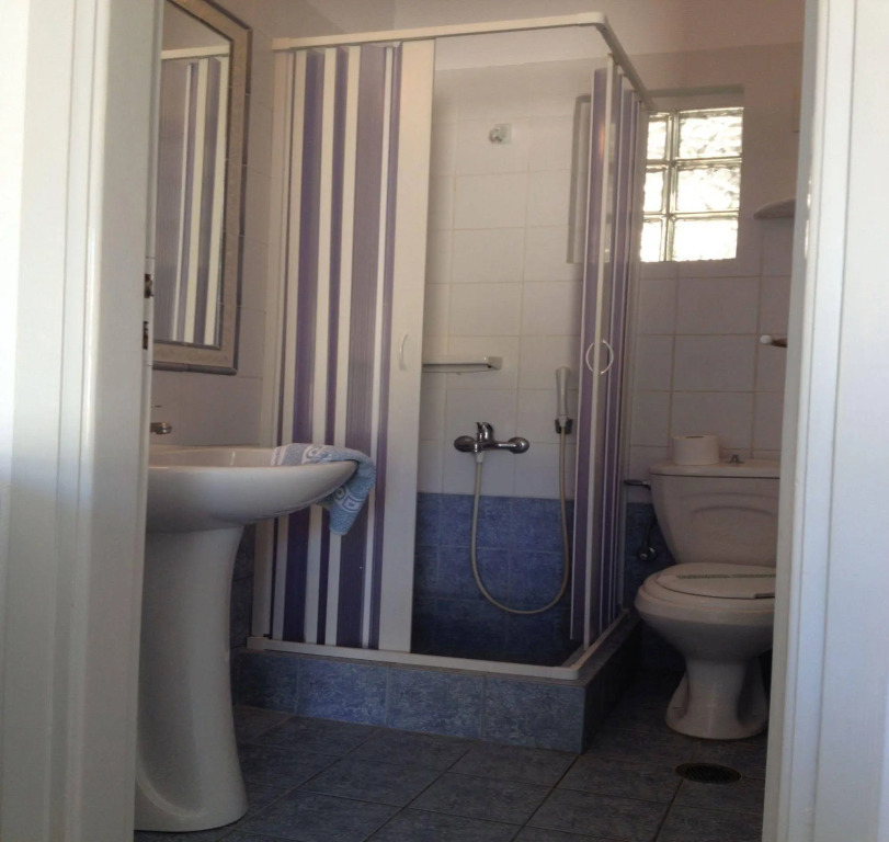 Adonis Hotel Studios & Apartments