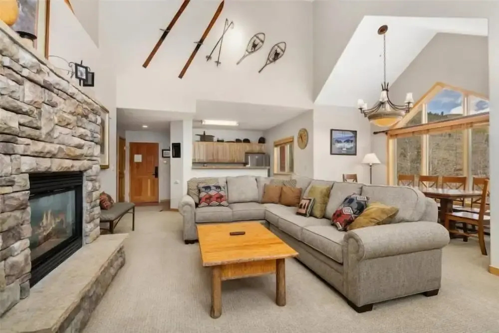 4 Bedroom Condo at Gateway Lodge Near Mountain House Base