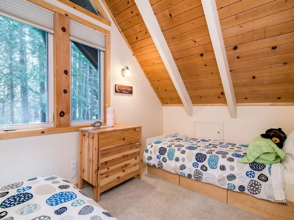 3br  In The Woods, Near Beach 3 Bedroom Cabin