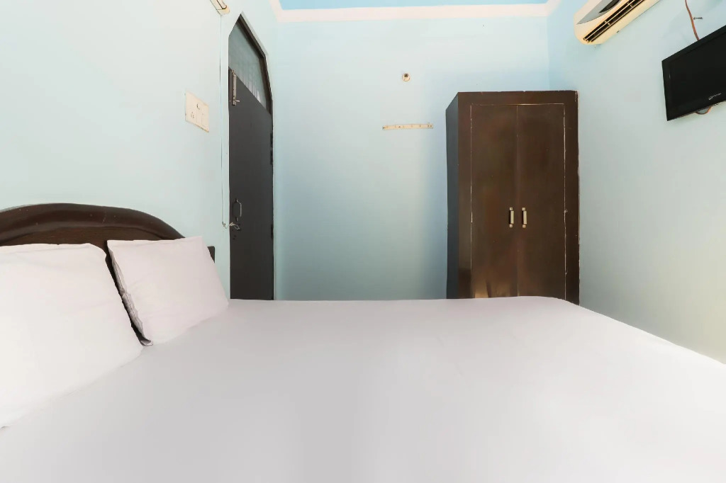 Satkar Guest House by OYO Rooms
