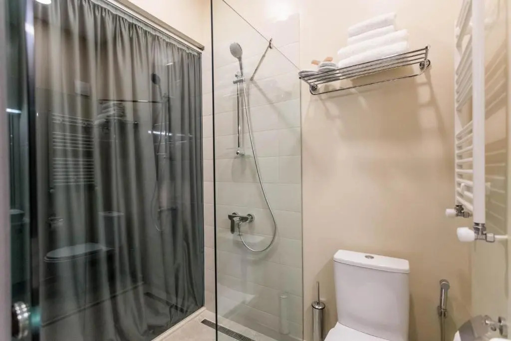 Luxury 3 BR apartment by Freedom square City Center