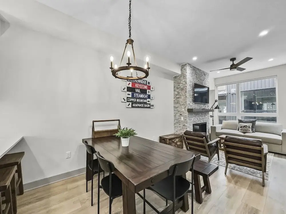 58b 2br 3ba 2 Bedroom Townhouse by RedAwning