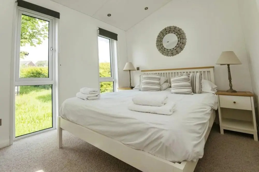 Lodge Sleeps 6 With Private Hot Tub
