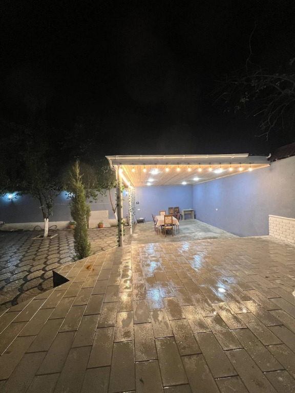 Cozy House With Swimming Pool Near City Center