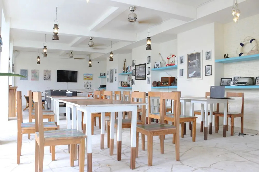Paras Paros Marina Lodge