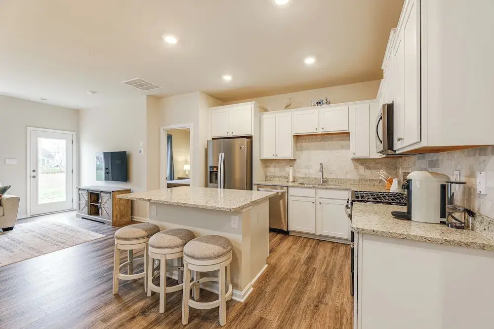 5 Mi to Bethany Beach: Townhome w/ Pool!