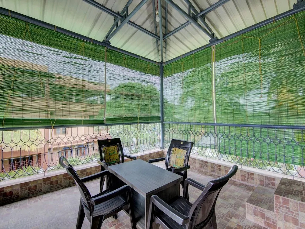 OYO 12812 Four Seasons Villa
