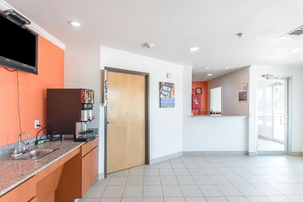 Motel 6-Hutchins, TX
