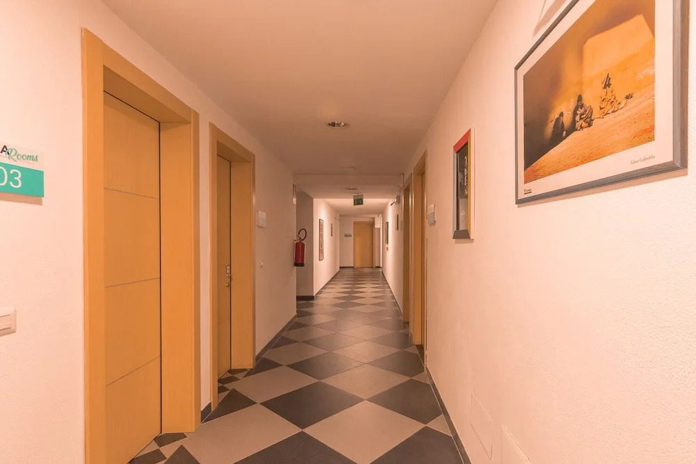 Delta Rooms