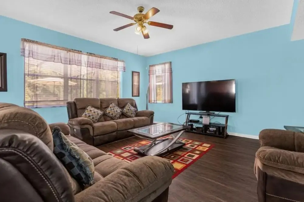 325 6Br - Modern two Storie Home With Games