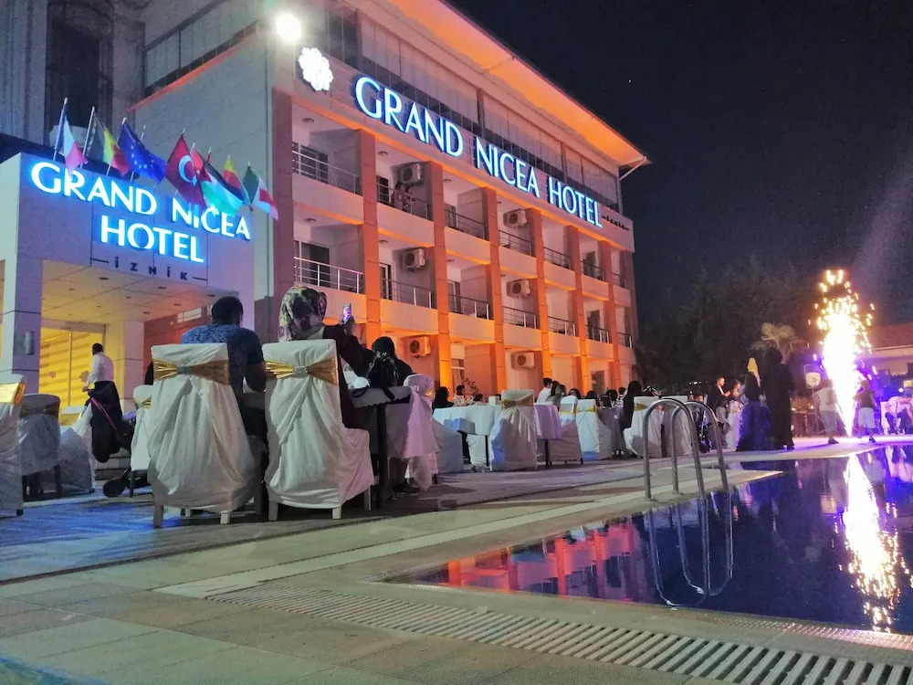 Lake Li̇fe Hotel