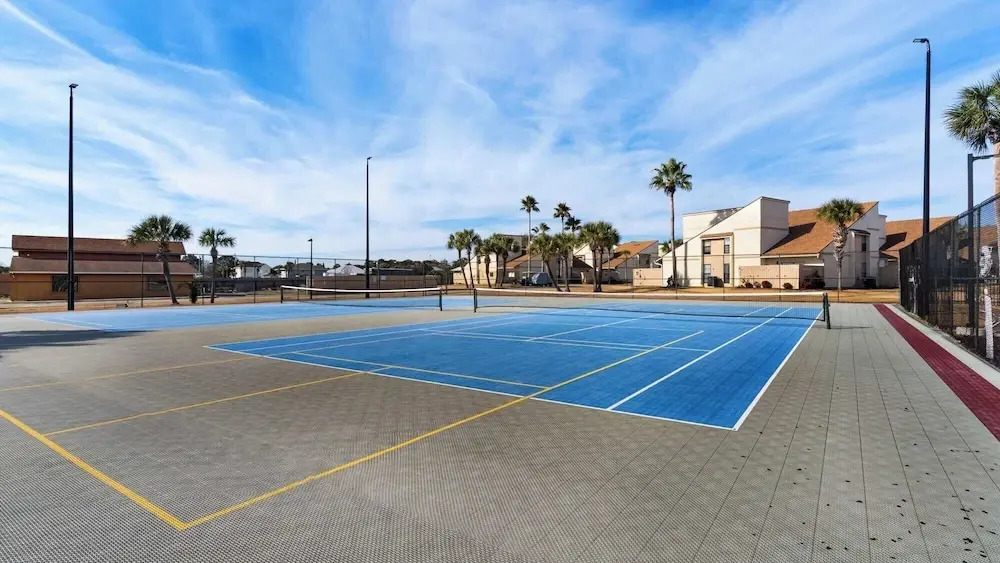 Sleeps 10, 4 Pools, Mini-golf Fun + Free Tickets: Dolphin Cruise & More