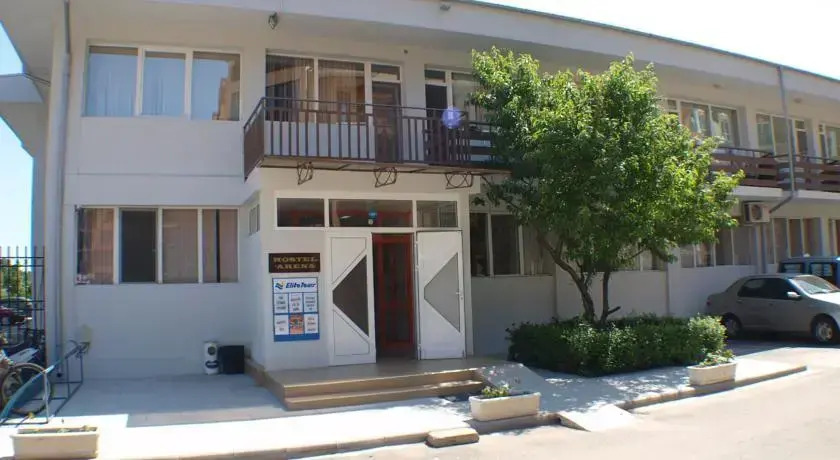 Hostel Arena