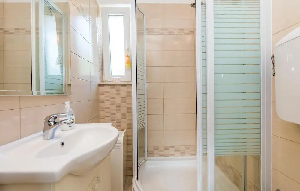 Nice Home in Brsec With Wifi and 3 Bedrooms