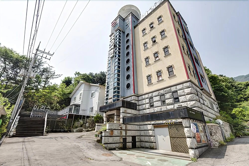 Yangju Aris Pension