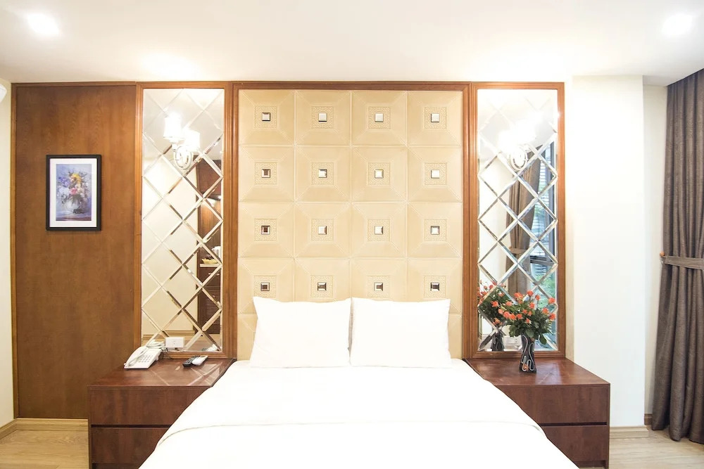 Khách sạn Thế Kỷ Mới