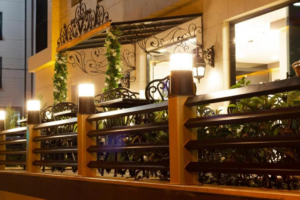 Lopera Deluxe Hotel