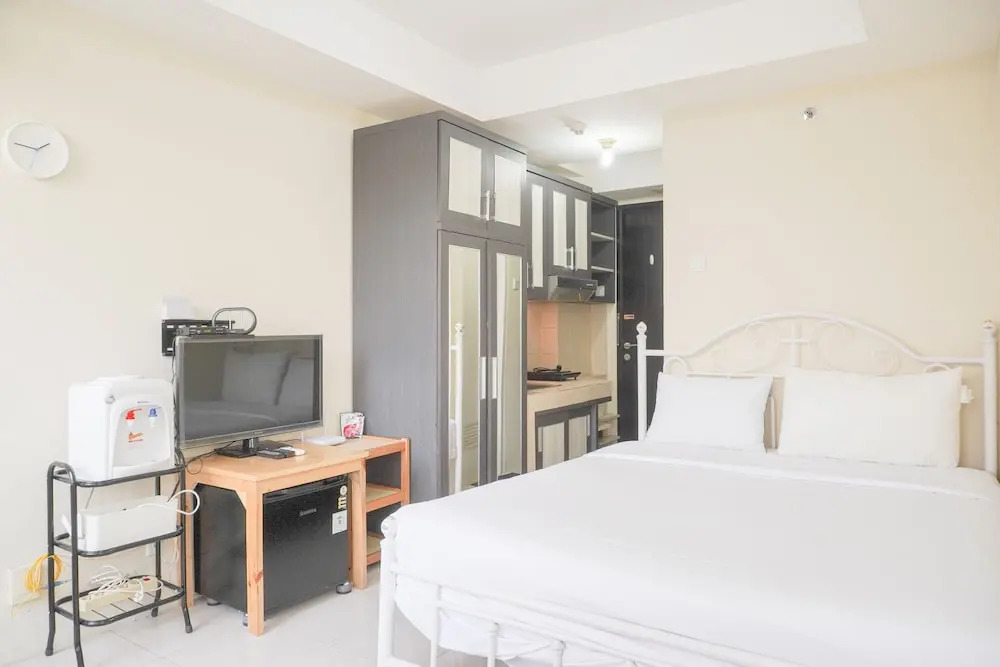 Homey And Simply Look Studio Belmont Residence Puri Apartment