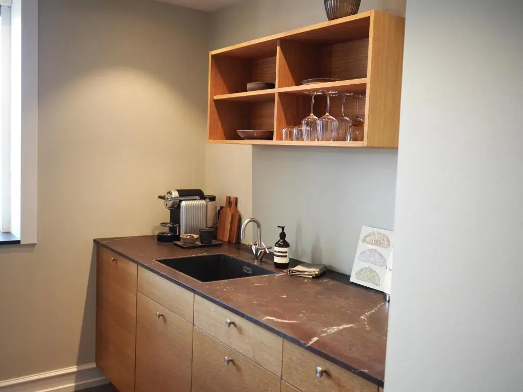 Hypernym Hotel & Suites
