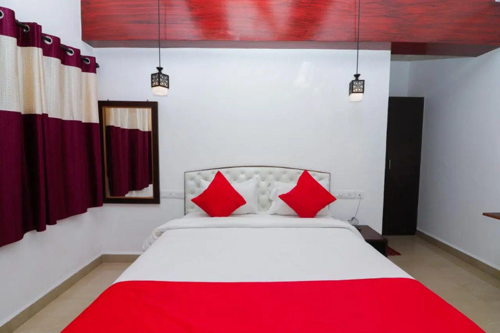 Swarnam Banquet Hall And Hotel
