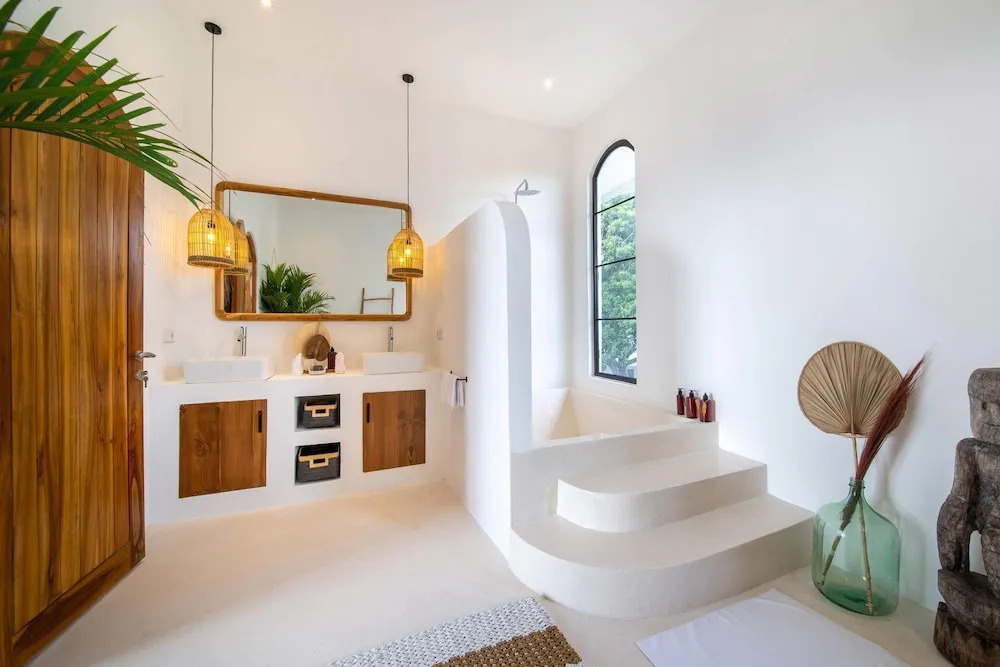 NEW ! Stunning 4BR Jungle View Villa in Lovina