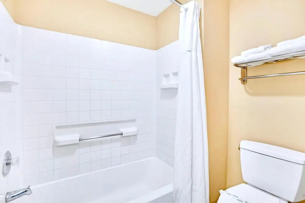 Cozy 1BR Apt With 2 Queens - Pool Hot Tub