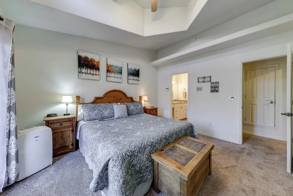 Mountain Lodge w/ Hot Tub, Walk to Grindstone Lake
