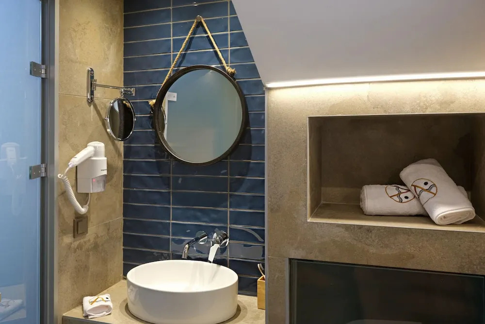 Akrolithos Luxury Suites & Spa