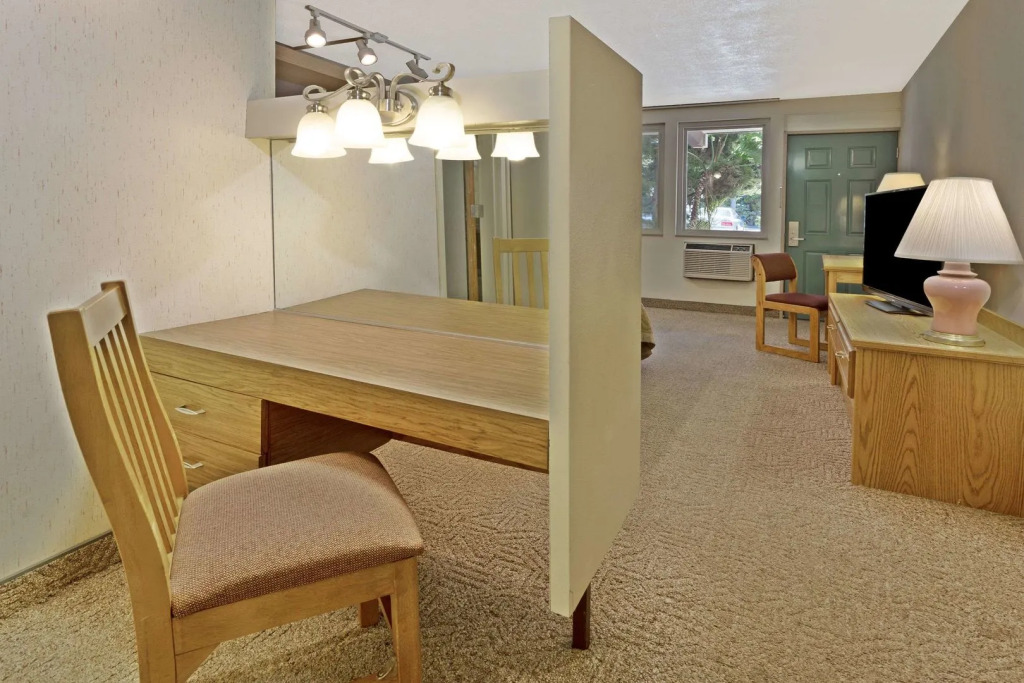 Costa Mesa Inn - Newport Beach Area