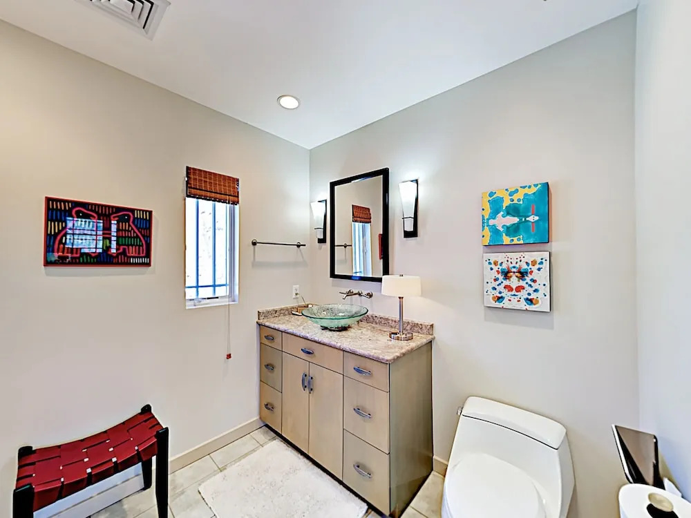 Iconic West End Home 2 Bedrooms 2 Bathrooms Home