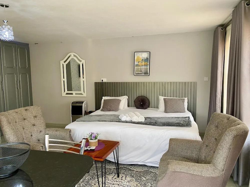 Spacious Ground-floor Studio in Central New Chadcombe - 2316