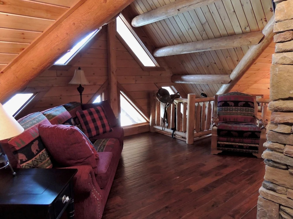 Bear Foot Lodge 4 Bedrooms 4.5 Bathrooms Cabin