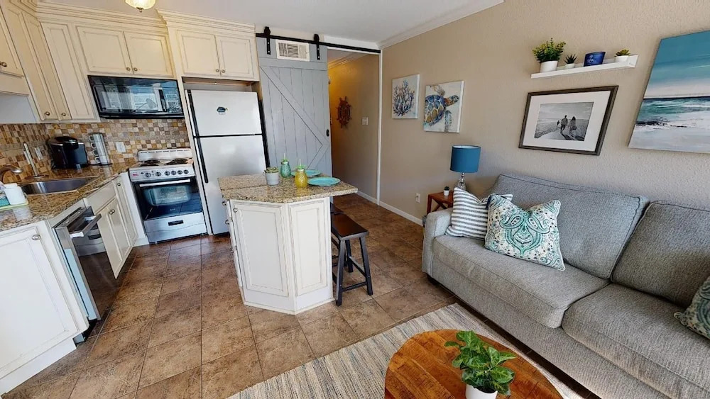 Seascape 2107 1 Bedroom Condo by RedAwning