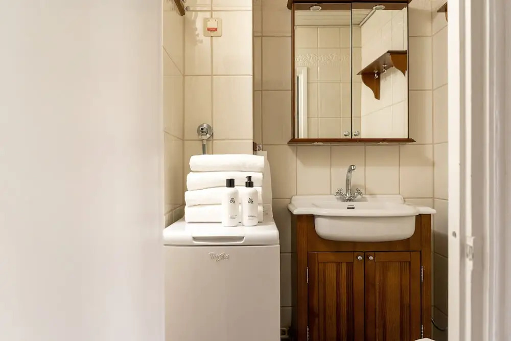 Two Rooms up to 5 Guests