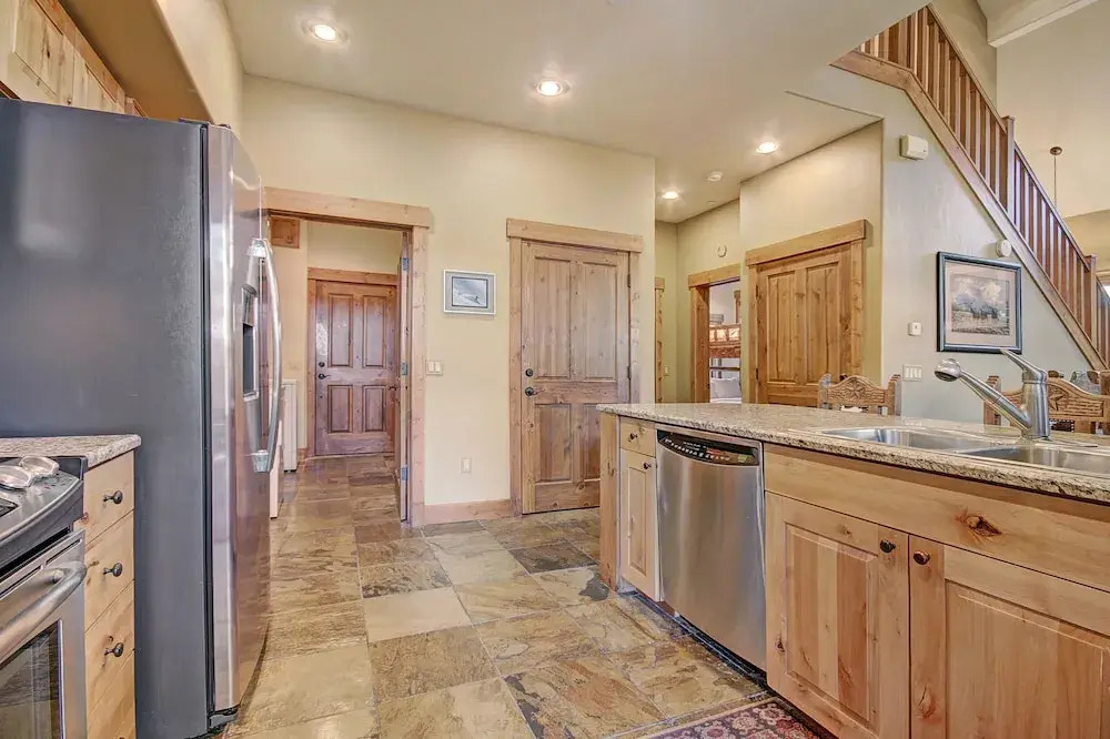 Premier 2-story Townhome Minutes From Winter Activities 3 Bedroom Townhouse by RedAwning
