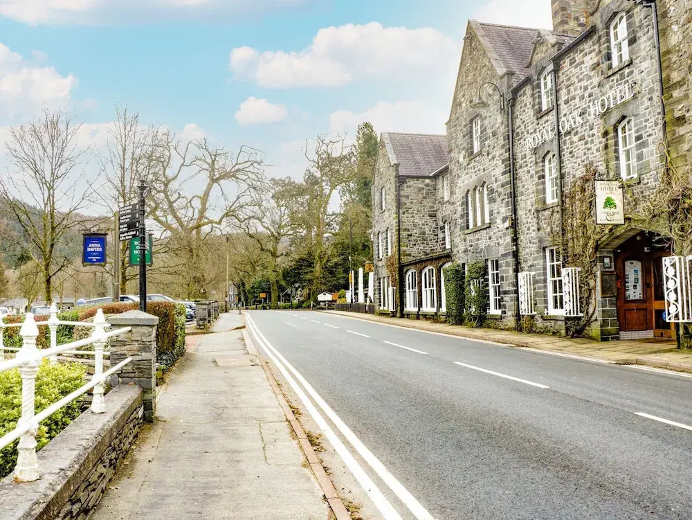 Coed Derw Isaf