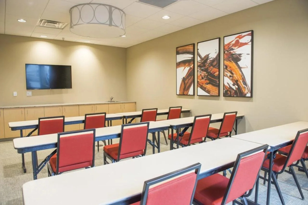 Hawthorn Suites by Wyndham Fargo