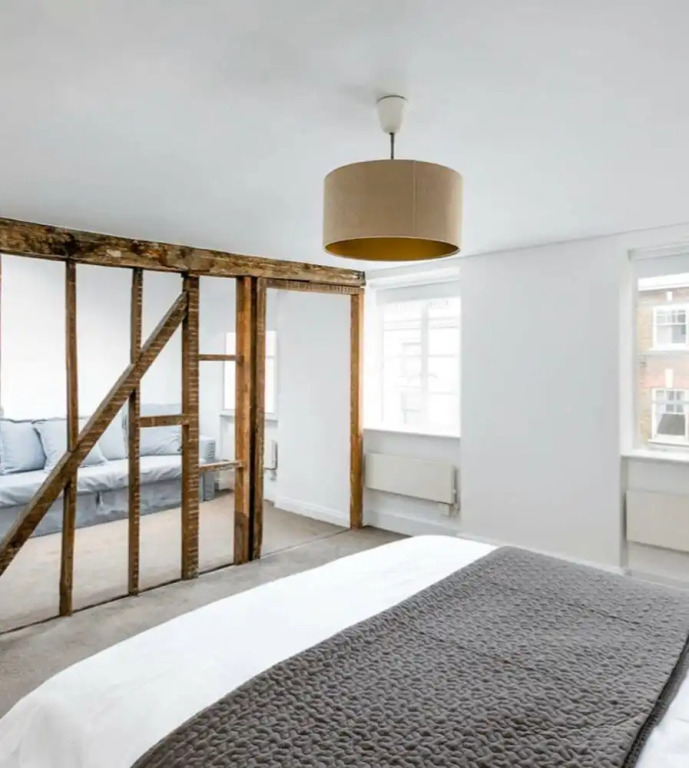 Rustic 2 Bed Maisonette Over 3 Floors In Goodge St