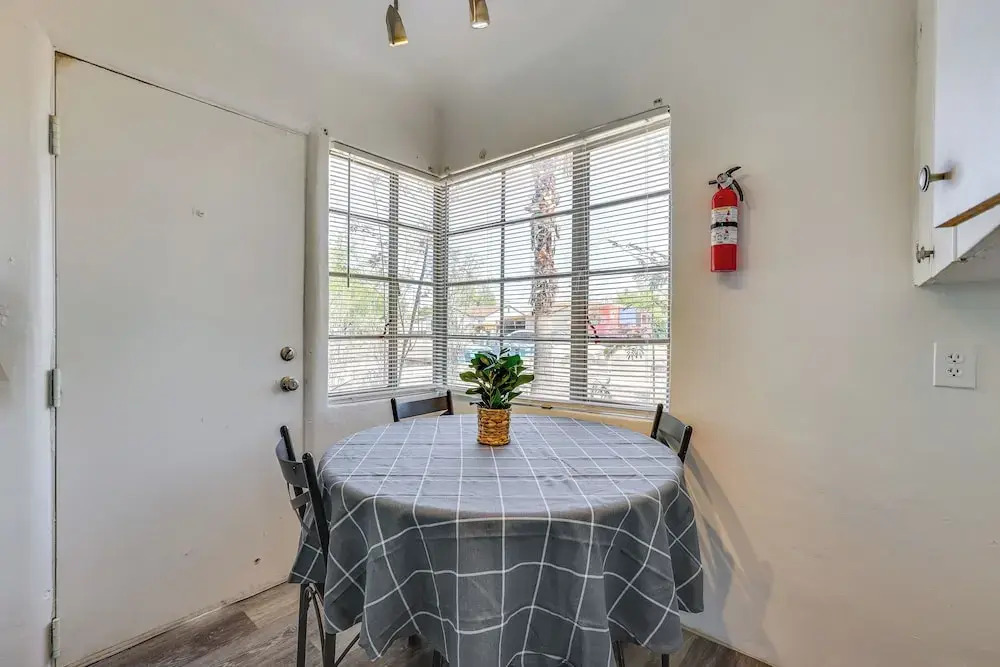 Peaceful & Bright Condo: 4 Mi to Downtown Phoenix!