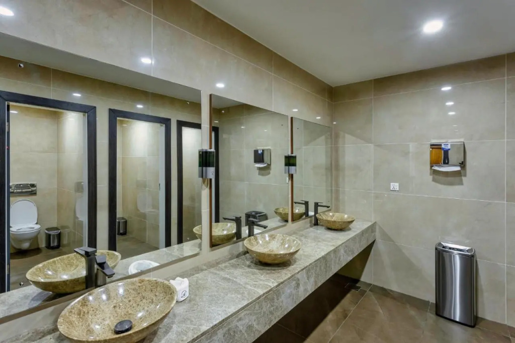 Alisa Hotel Tema