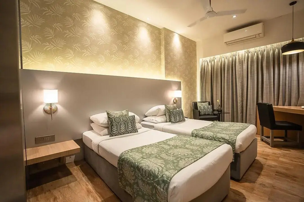 Mumbai Metro - The Executive Hotel