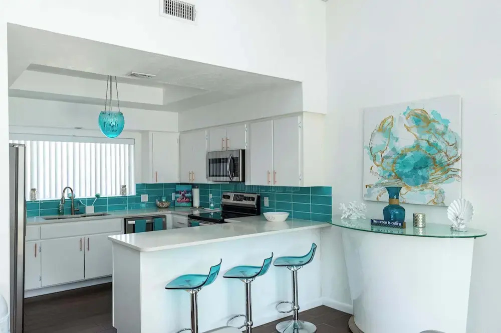 Stylish 3 Bedroom Pool Pets Sleeps 10