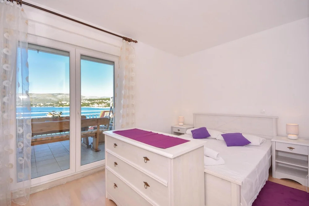 Amazing Home in Okrug Gornji With Wifi and 2 Bedrooms