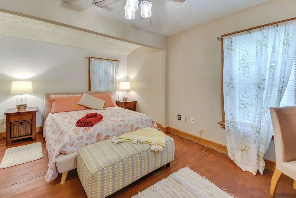 Charming Hampton Home ~ 7 Mi to Buckroe Beach!