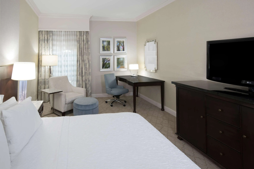 Hampton Inn & Suites South Park at Phillips Place