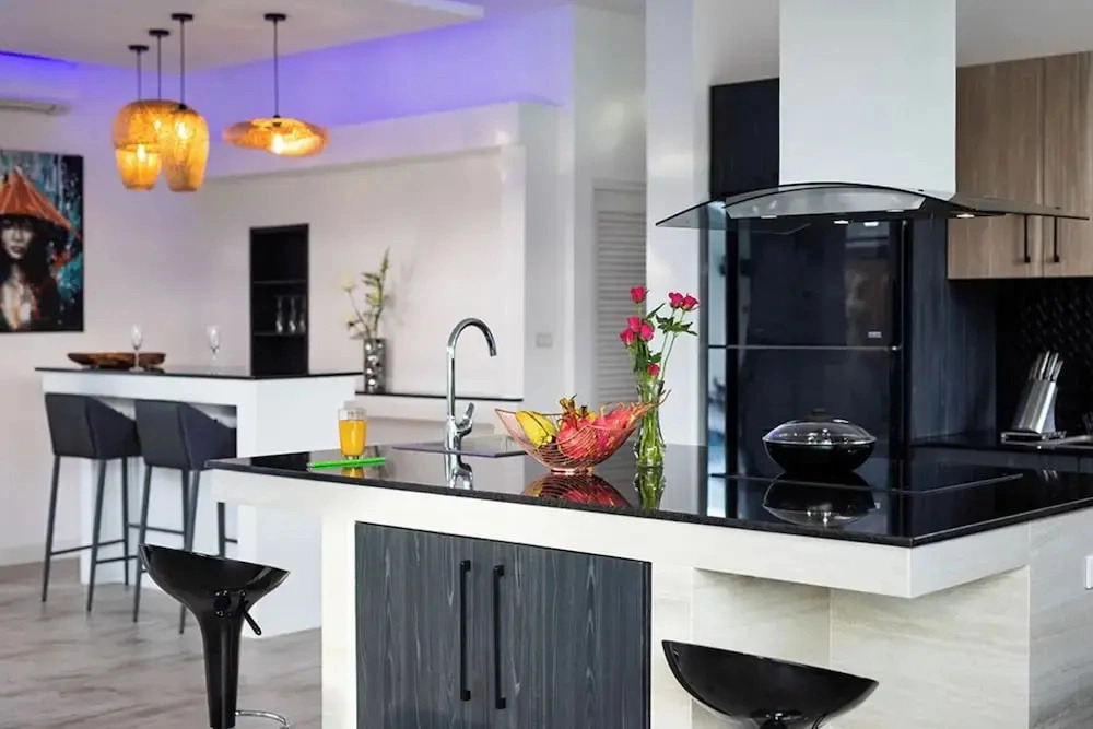 Modern 5 Bedrooms Pool Villa Curtis