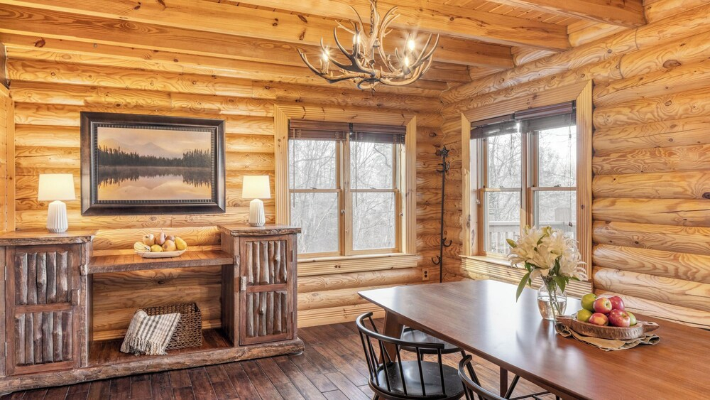 Mountain View Lodge by AvantStay